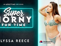 Good-looking hottie Alyssa Reece stimulates her wet pussy